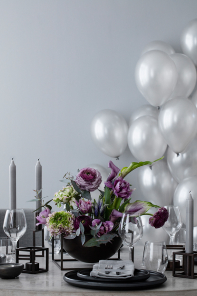 weihnachtliche tischdeko mit blumen by Lassen Kubus bowl decohome.de