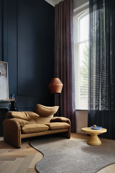 Moebelstoffe blaue wand KendixAllure 2022 roomset Jade44 Pavone44 Koya67 decohome.de