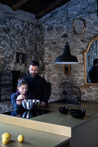 architekt tochter beim kochen decohome.de arch. ALFREDO VANOTTI ph monica spezia livinginside 41