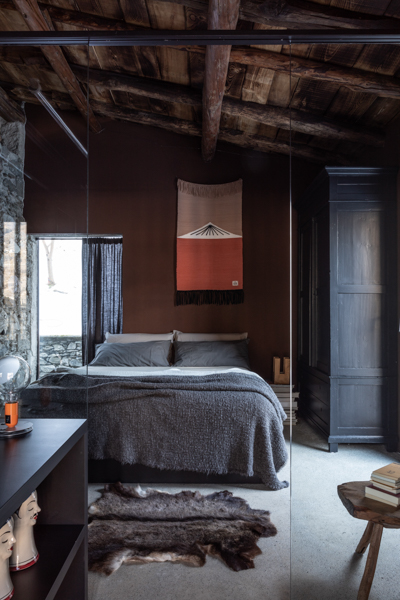 schlafzimmer stall umbau bett decohome.de arch. ALFREDO VANOTTI ph monica spezia livinginside 28