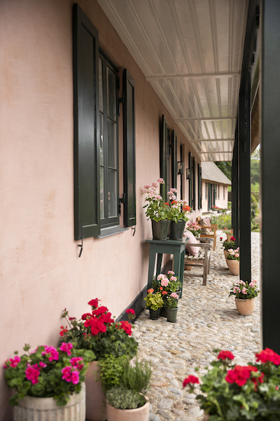 Sommerblumen Geranien am Haus Landhausstil decohome.de
