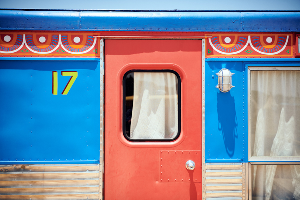 bunter wohnwagen PalaceTrailer ElCosmico NickSimonite decohome.de