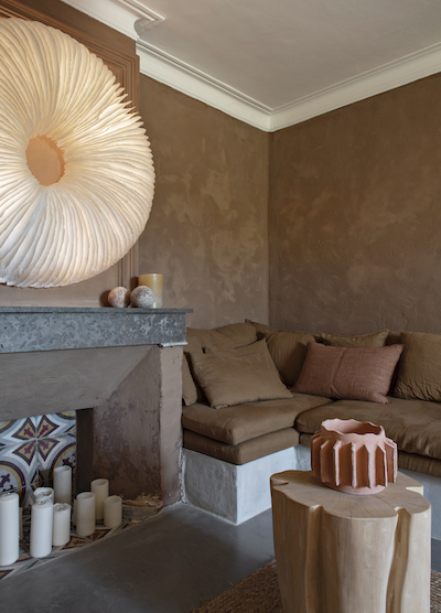 bauernhaus wohngeschichte martial michaux wohnecke mit kamin decohome.de