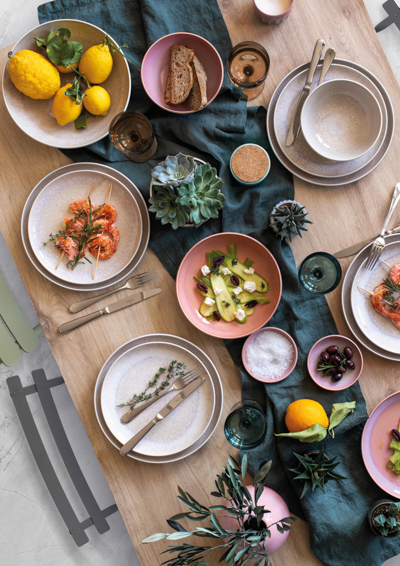 bunte teller leinenlauefer gedeckter tisch VilleroyBoch decohome.de