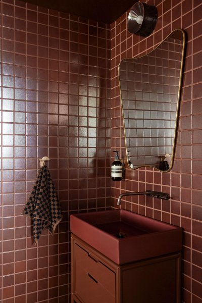 Carter Williamson Rosso Verde Foto Pablo Veiga rote Fliesen decohome.de