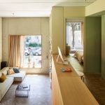 Konzept Splitlevel: ein überraschend großes Familien-Apartment in Berlin
