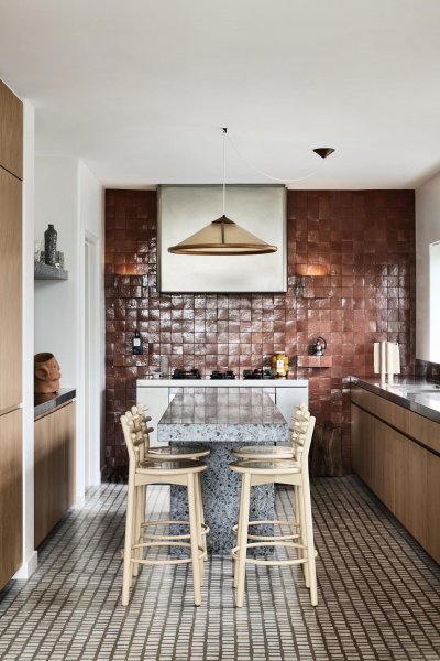 Tasmin Johnson Küche Fliesen rot decohome.de