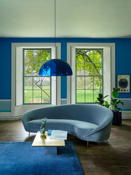 blaues interior wohnzimmer Farrow and Ball 20230326 4036 Christopher John Rogers Farrow and Ball Carte Blance decohome.de