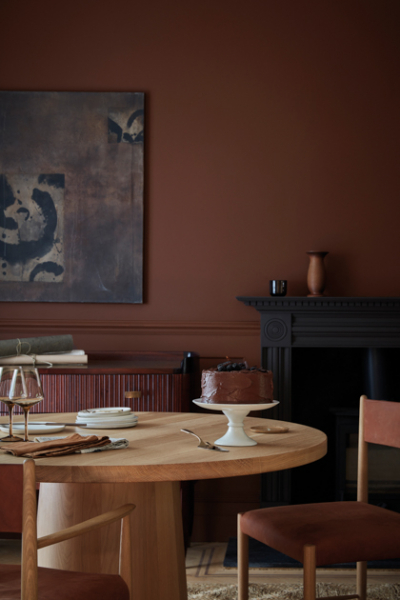 braune wandfarbe holztisch esszimmer little greene sweet treats decohome.de