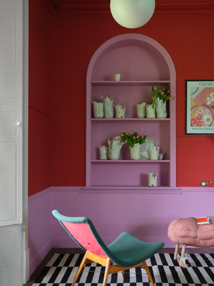 moderne wandgestaltung einbauregal rote wand pink Farrow and Ball 20230328 4039 Christopher John Rogers Farrow and Ball Carte Blance decohome.de