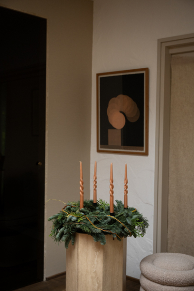 adventskranz modern beige kerzen tannenzeweige decohome.de