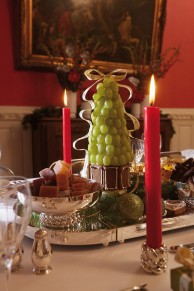 weihanchtsdeko schleifen traubenturm CHRISTOFLE HOLIDAY SEASON 2023 RGB 6 decohome.de