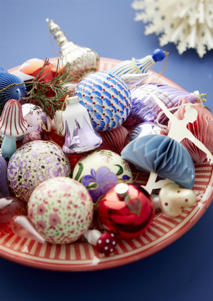 weihnachtskugel bunt in schale Bungalow decohome.de