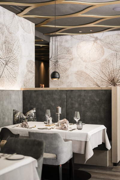 Essbereich Feuerstein Mountain Resort Hannes Niederkofler decohome.de