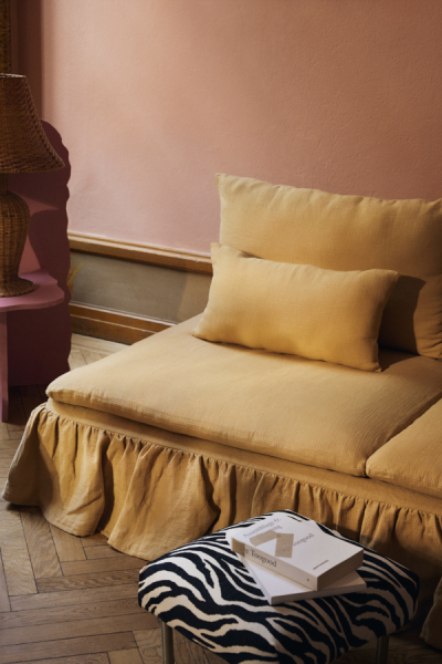 Gelbes Sofa Bemz Modest Maximalist Cloud Linen Honigkuchen decohome.de