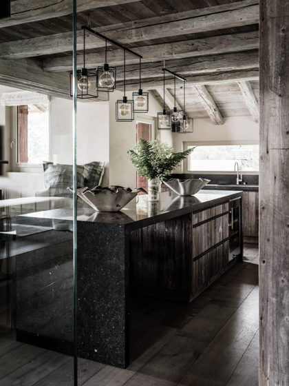 chalet einrichten verbier marianne tiegen kueche modern dunkel decohome.de