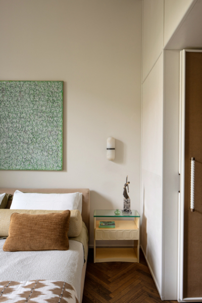 schlafzimmer gemuetlich beige Altbau sanieren mailand studio Aptitude decohome.de G3A6028