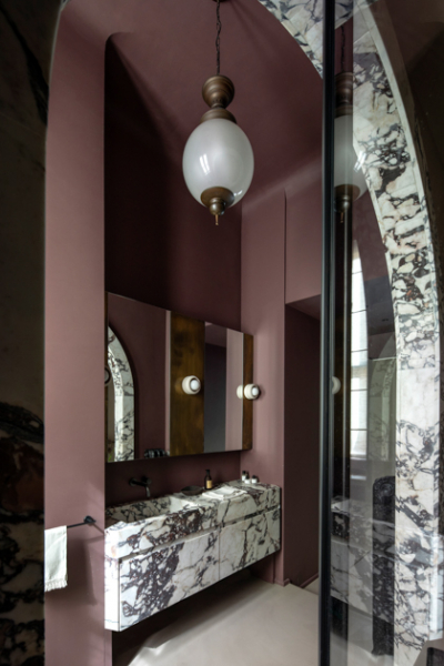 wandfarbe lila bad marmor Altbau sanieren mailand studio Aptitude decohome.de G3A6083