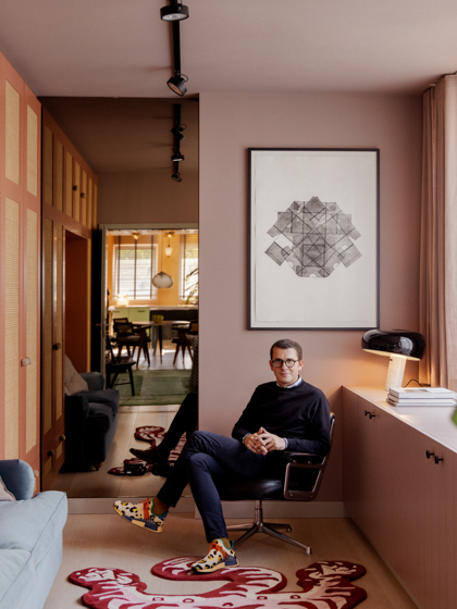 So sanft wie radikal: Fabian Freytag zeigt sein Penthouse in Berlin