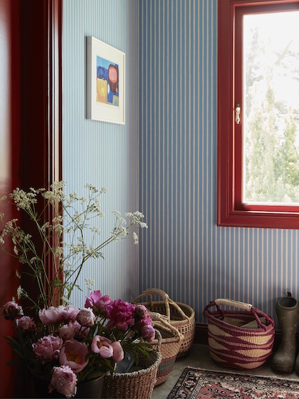 unexpected red cathy nordstrom stig stripe wallpaper danish blue foto fanny radvik portrait decohome.de