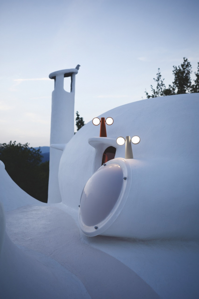 Gartenleuchte Fermob OTO GRIS ARGILE OCRE ROUGE BULLE ALBUM2024 LOUISE CARRASCO decohome.de