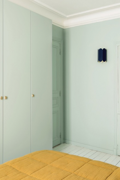 Plum Living Wandfarbe Amandier Grisé Schrankfronten decohome.de