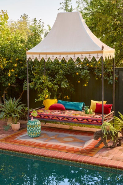 Balkonboden terassenboden ideen Ruggable ROOM S 240109JSTB Shoot Day 2 0115 JUSTINA BLAKENEY HILMA PAPAYA 57 FLAT decohome.de