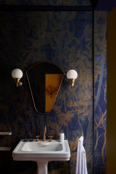 PictaLab BATIK GRETA RENDER5290 Tapete im Bad decohome.de