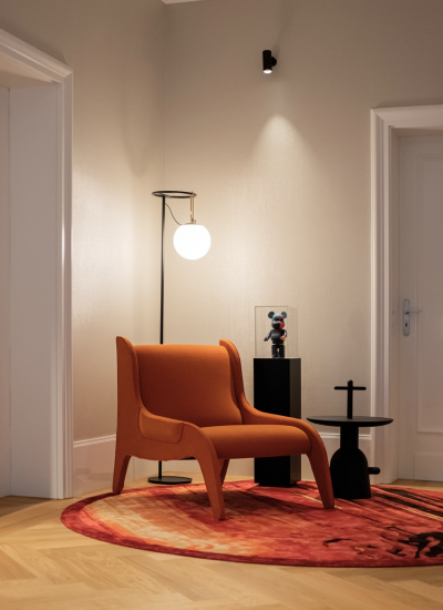 Artemide Kitzig Wohnung Duesseldorf nh floor Vector wall Sessel Flur decohome.de