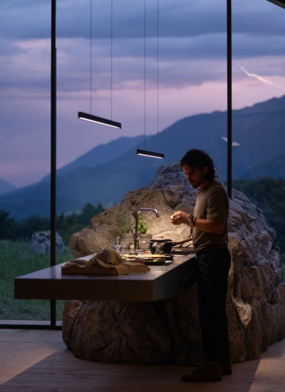 BORA Light Horizon dawn with person 2 Chalet modern bodentiefe Fenster decohome.de