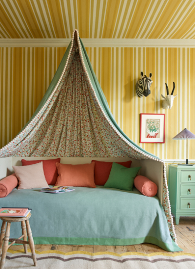 Himmelbett gelbe Wand LIBERTY FABRICS decohome.de