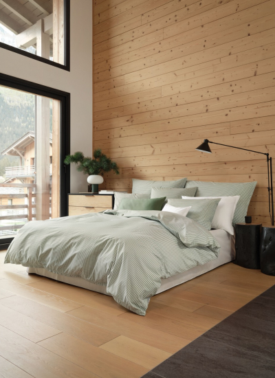 Schlossberg HW24 ANDRIN vert HeroShot 7643 sRGB DL Chalet modern bodentiefe Fenster decohome.de