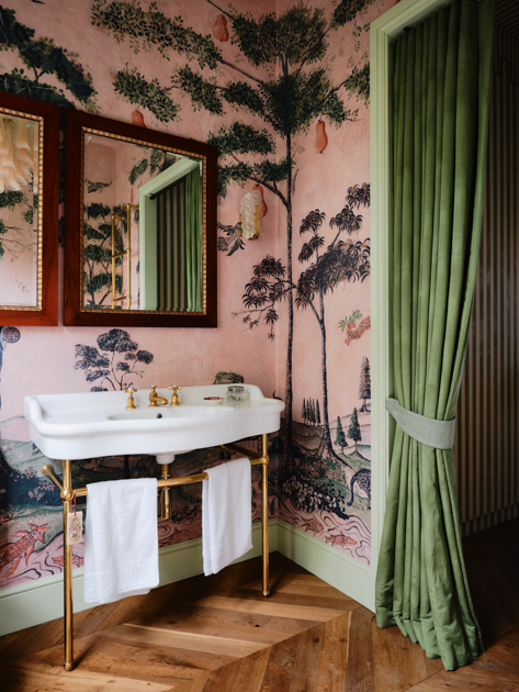 Tapete im Badezimmer: So geht’s!