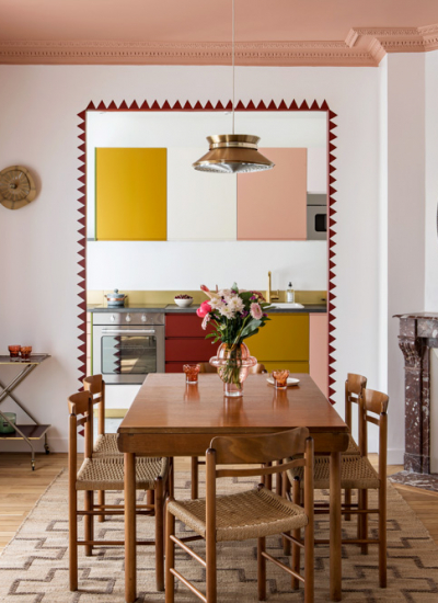 Plum x Margaux Keller Hervé Goluza Esszimmer Teppich Holztisch decohome.de