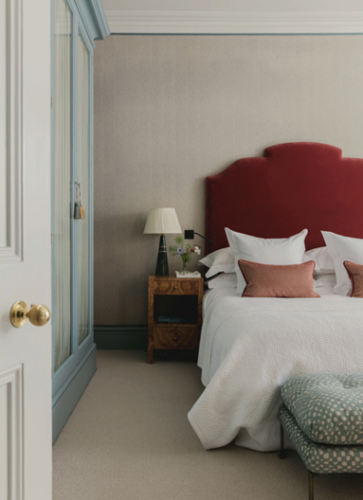 Betthaupt Schlafzimmer Studio Duggan Bedroom Holland Park credit MLH Portrait 16335 decohome.de