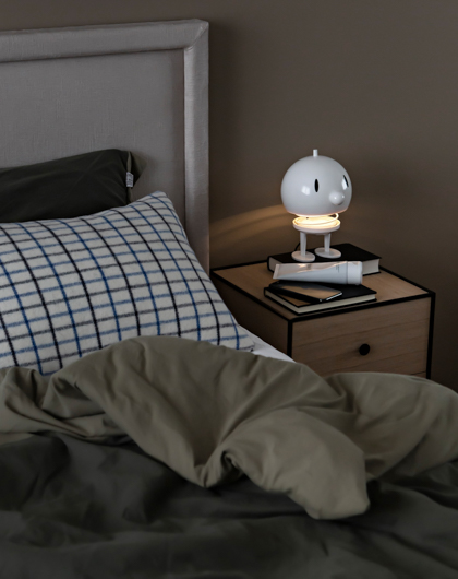 Schlafzimmer einrichte Hoptimist Lamp Bumble Classic Collection White 7 decohome.de