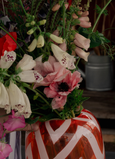 ausgefallene vasen ZigZagLifestyle2.Shot by Emma Ball Greene. Courtesy of Moonarij. 2024 decohome.de