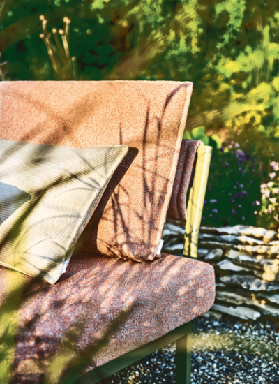 DECO HOME Outdoor Heft Edition 2025 K 07172024.WeishaeuplMinu Sitzgruppe Perlgruen Icecream Detail V2 decohome.de