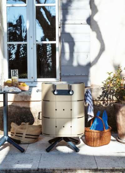 DECO HOME Outdoor Heft Edition 2025 K ALUVY bbq au gaz LULU coloris 2023 champagne, collection basalte 1790€ decohome.de