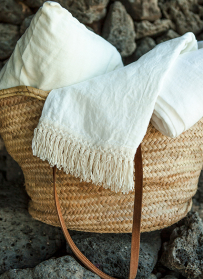 ONCE MILANO bath towel white long fringe decohome.de