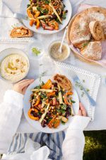 Ofengemüse Salat mit Tahini Dressing und Hummus decohome.de