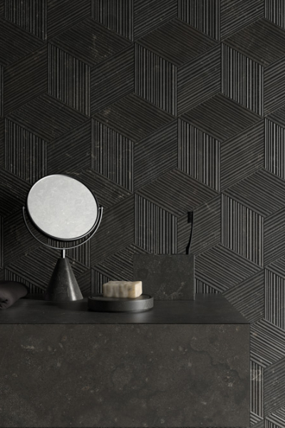 Salvatori Inspiration A Villa on the Portuguese Riviera Badezimmer schwarze Wand Fliesen decohome.de