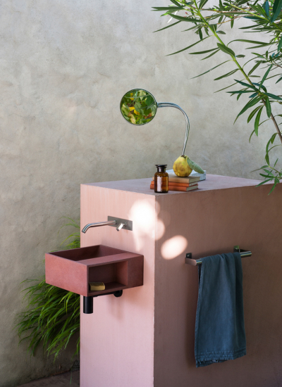 Waschbecken rot draußen Agape Benedini Associati Outdoor Bad decohome.de