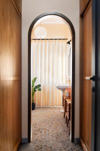 Gaeste WC warme Farben Retro Look Paolo Fusco decohome.de