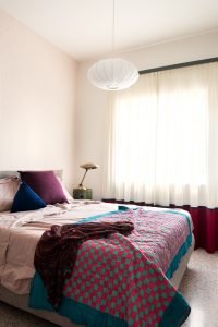 Schlafzimmer bunte Decke Paolo Fusco decohome.de