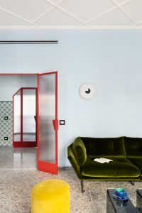 Wohnzimmer Couch gruen Retro Look Paolo Fusco decohome.de