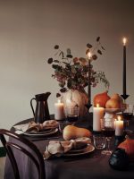 BrosteCPH Halloween Deko herbstdeko Dining Gracie Napkin Nordic Rain Nordic Vanilla Tableware Hammered Glassware Jenna Jug Rustic Candle Alma Vase decohome.de