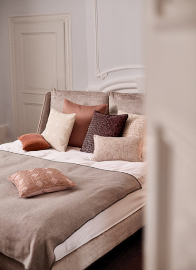 Rohleder home collection Lori Weitzner kissen rosa bett decohome.de