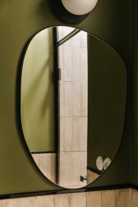 Spiegel Badezimmer Licht kleine Wohungen Takapracownia Migdal Studio decohome.de
