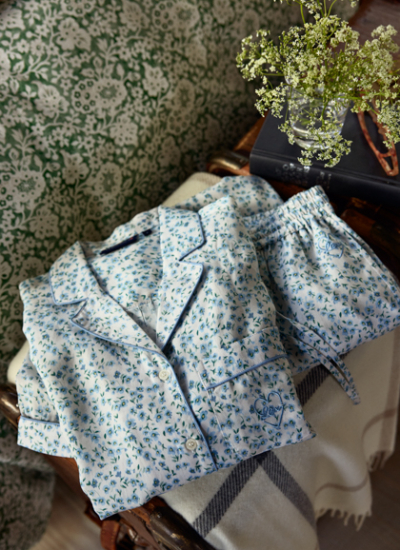 farmhouse interior landhausstil schlafanzug blumenmusterLexington 20230523 1979 decohome.de